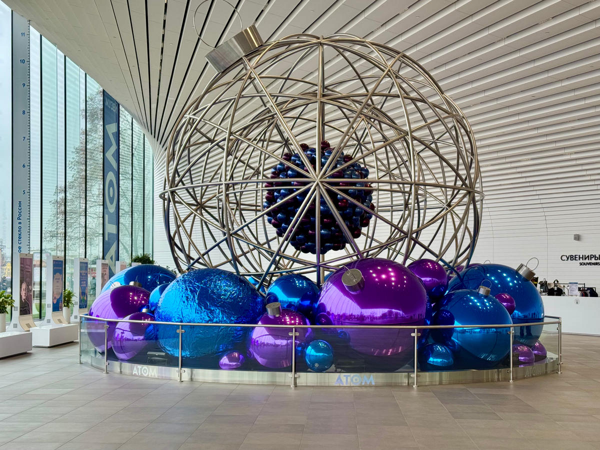 Арт-объект «Сфера» в холле музея «Атом»