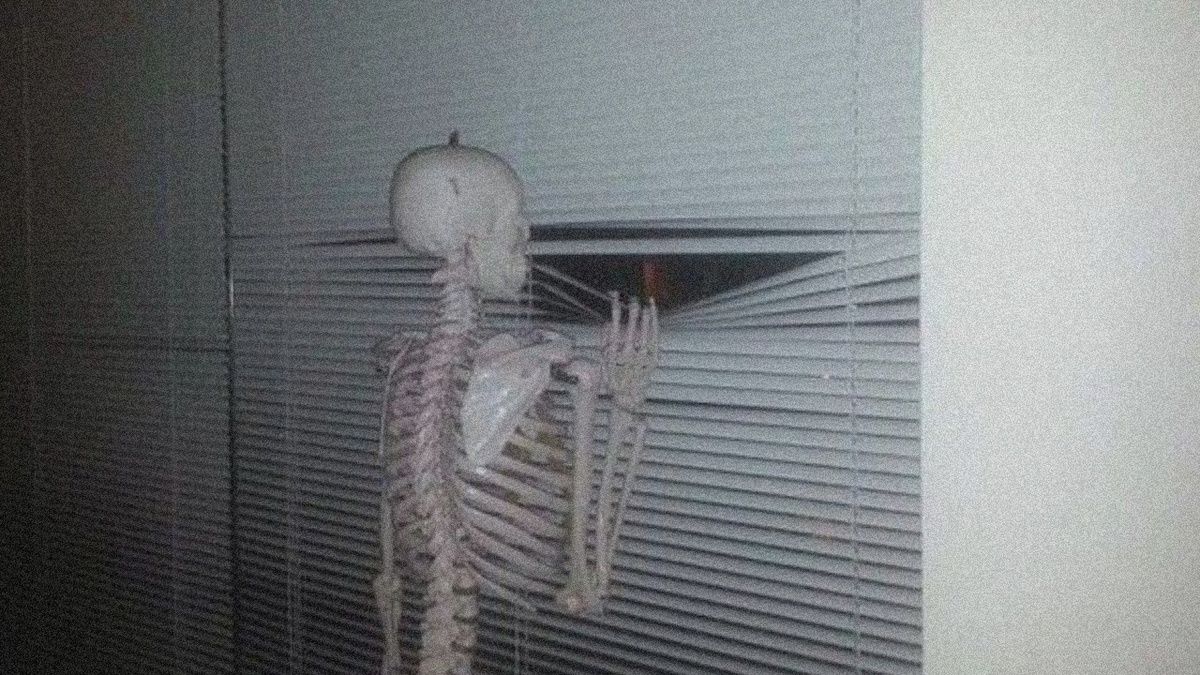 Когда ждёшь, что кто-то всё-таки зайдёт