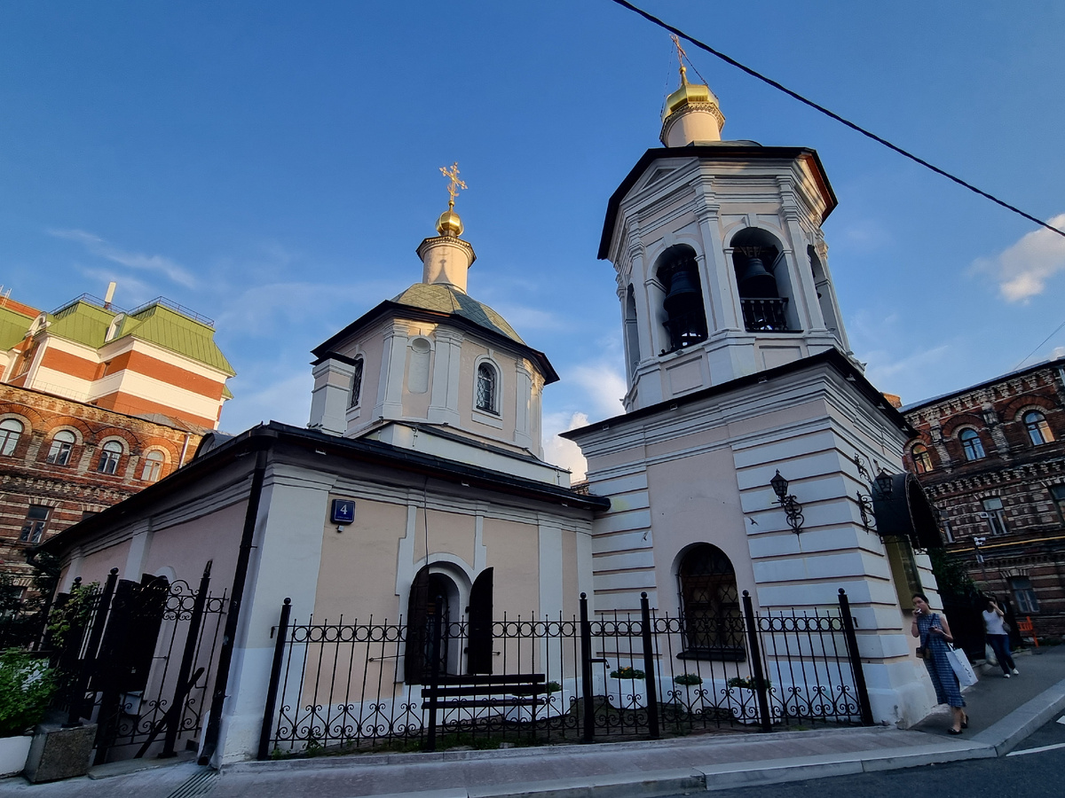 Храм преподобного Сергия в Крапивниках. Фото автора статьи.