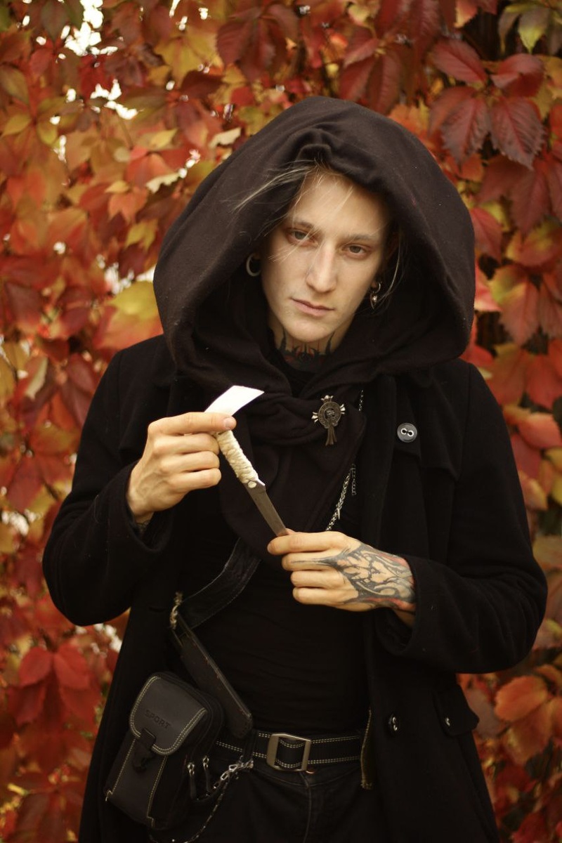 Анжелато, так же известный как Вольдан, Анжело и Анжи, 23-летний художник, блогер, спортсмен, антиквар, тату-мастер, паркурщик и фитнес-тренер