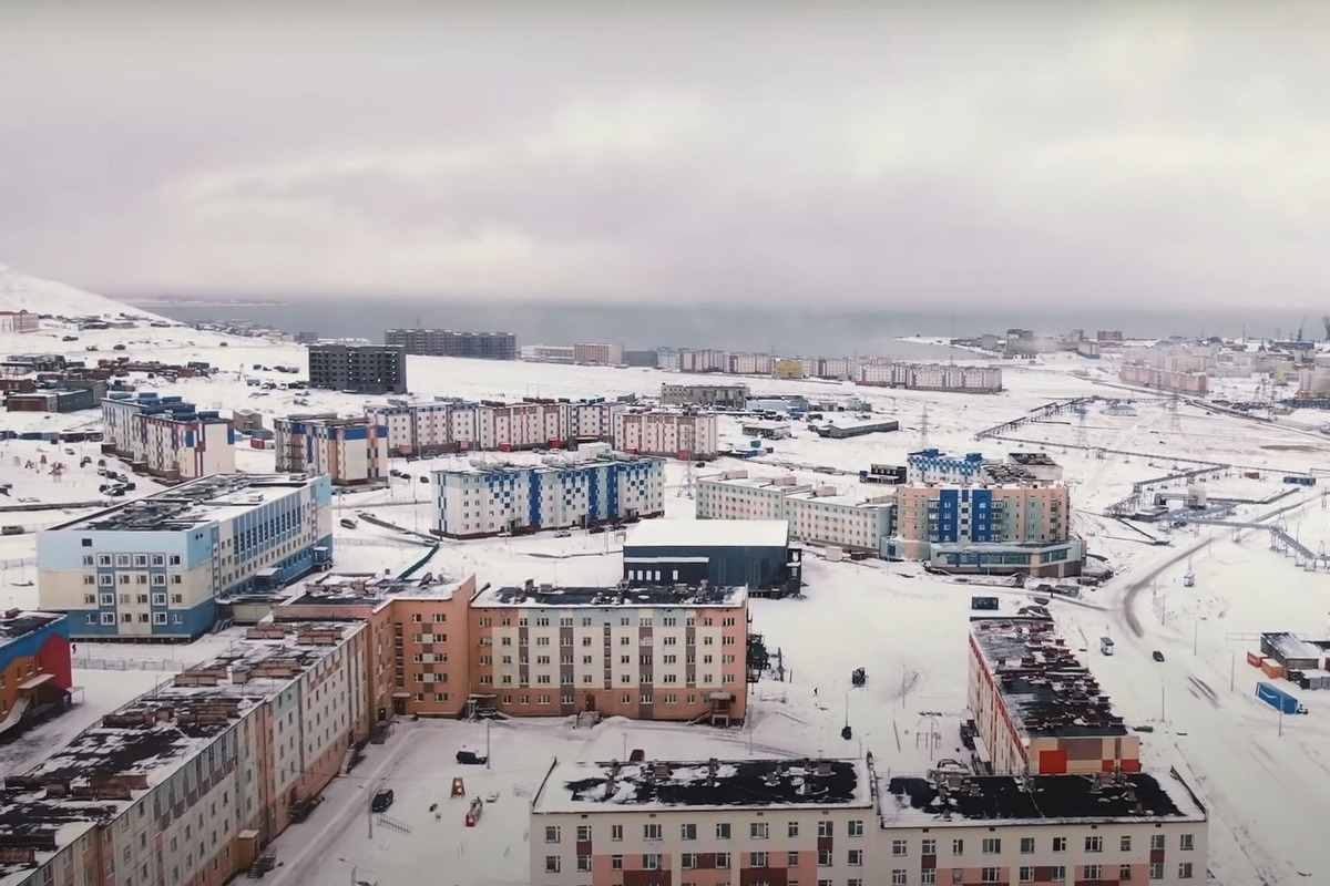Певек / Фото: https://www.mk.ru/science/2021/11/10/new-york-times-russkie-na-chukotke-moyutsya-pod-atomnym-dushem.html