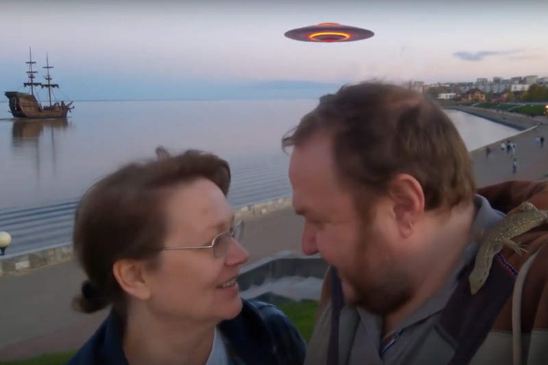    Как в городе, да в Камышине...