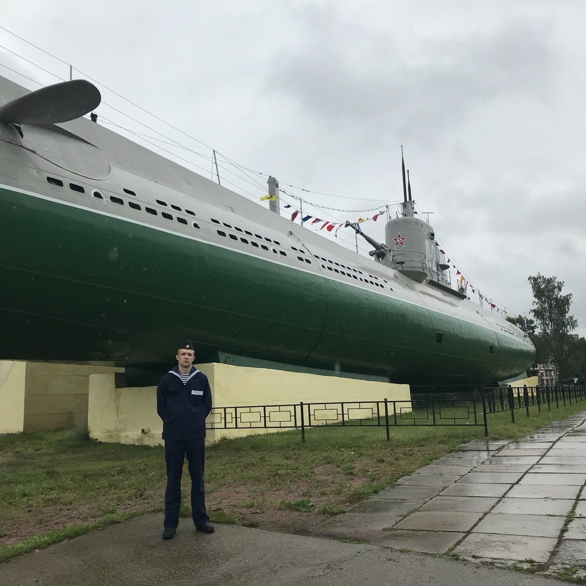 Не нашел адекватных фотографий со студенческих лет, только с военной кафедры.