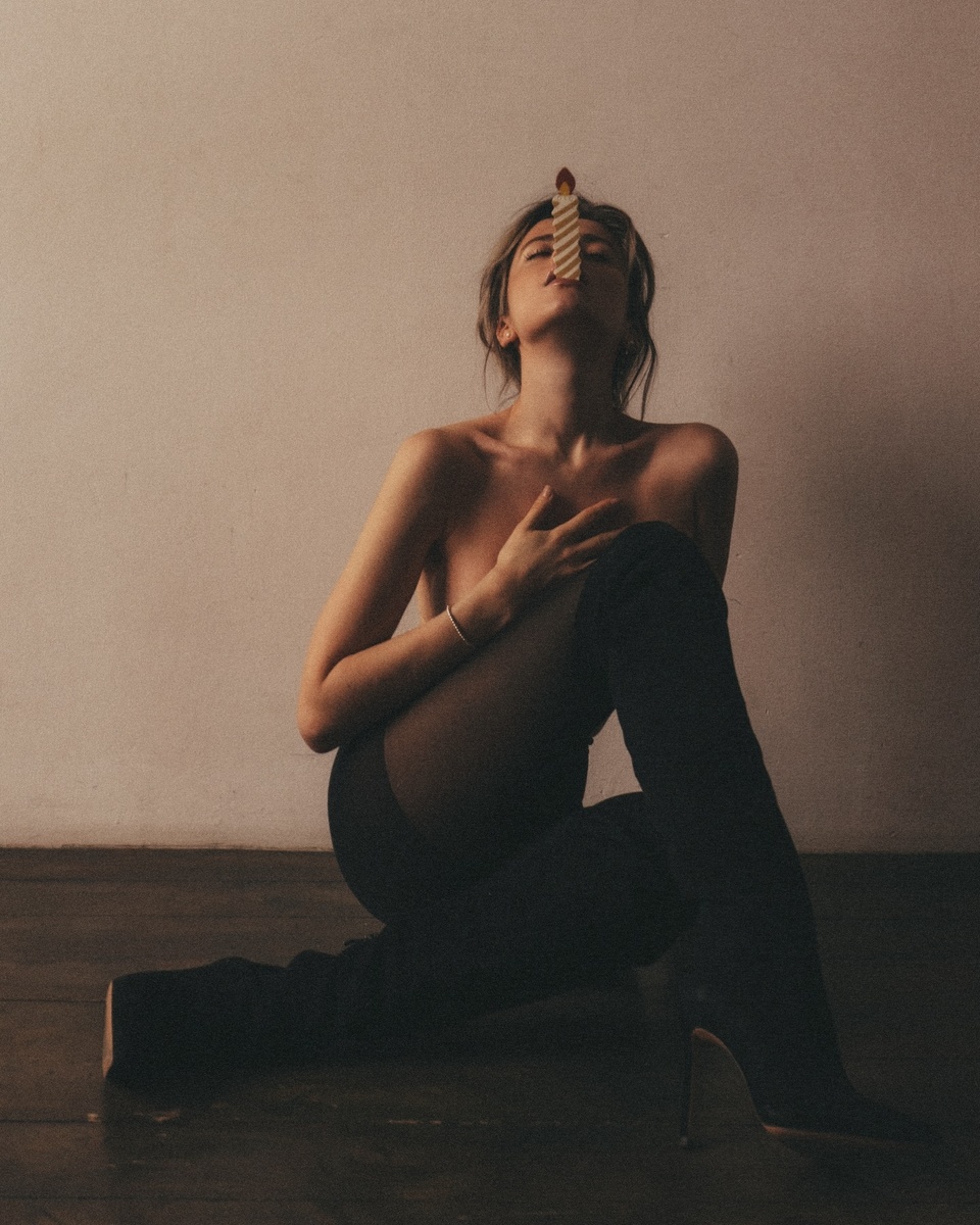    Катя Кабак снялась топлесСоцсети Кати Кабак