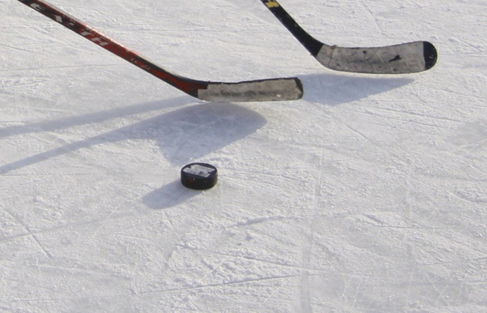    В Новосибирске примут юбилейный Фестиваль хоккея с участием трех стран. Олег УКЛАДОВ