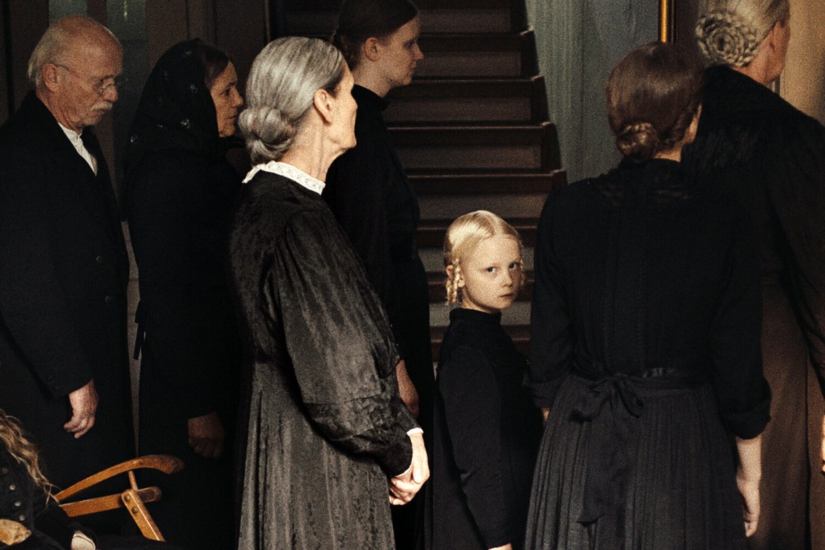 Кадр из фильма "Звук падения" 