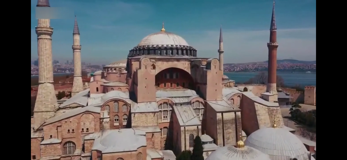 Стоп кадр из сериала «Стамбул, моя любовь»