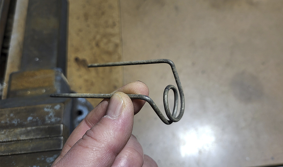 Это приспособление экономит дрова на обогрев гаража практически в 2 раза: простое решение, которое владельцы боксов уже оценили