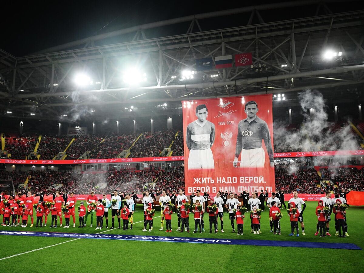    Акция в память о Никите Симоняне в начале матча между "Спартаком" и "Динамо" | © РИА Новости / Максим Блинов