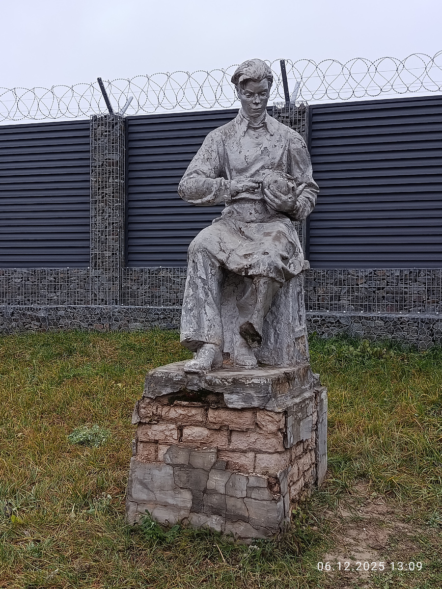 Памятник мастеровому в Вербилках