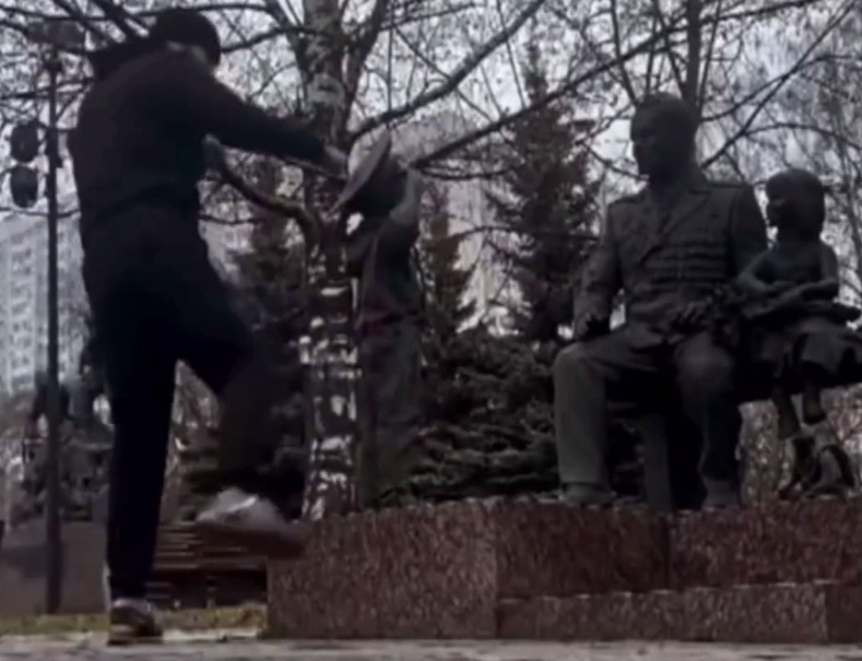 Этот бой, наверное, стал самым известным в карьере Заура. Но вряд ли он будет вспоминать о нём с гордостью...