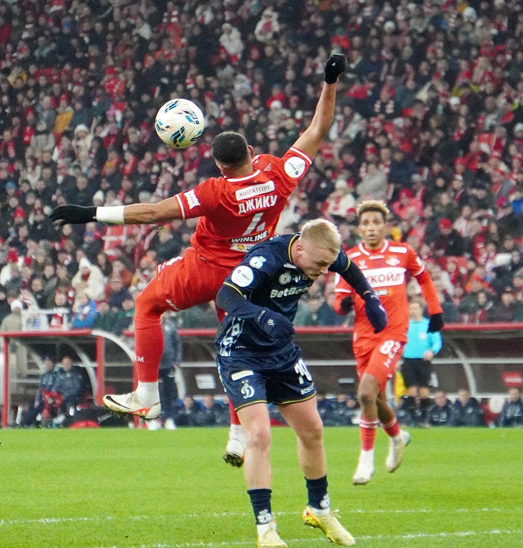     "Спартак" в дерби с "Динамо" не выиграл и не проиграл. Зимой есть о чем подуматьАлександр Владыкин