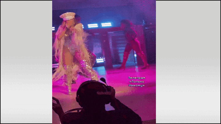    Джей Ло может не бояться за плохие скачивания альбомов, ведь у неё потрясающие гонорары. GIF видео ТГ-канал "Только никому..."