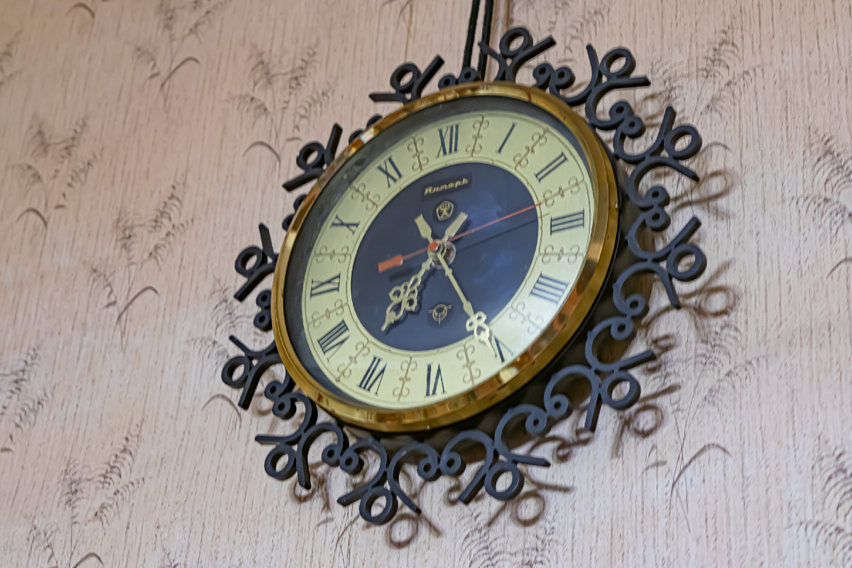 Настенные электромеханические часы «Янтарь»