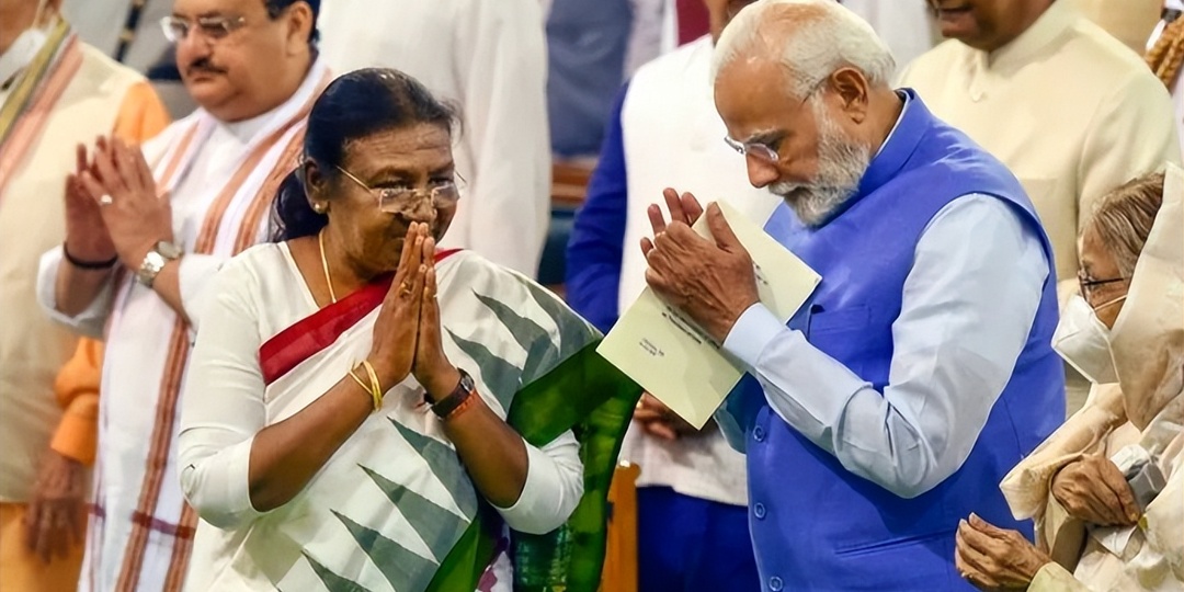 Почему президент Индии никогда не появляется на публике и почему премьер-министр Моди контролирует правительство?