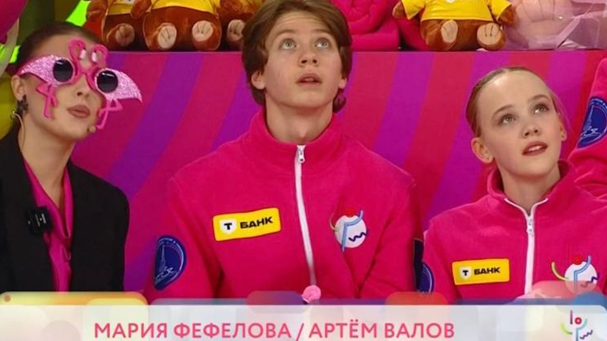 Мария Фефелова и Артём Валов с Анной Щербаковой. Фото: стоп-кадр прямого эфира «Первого канала»