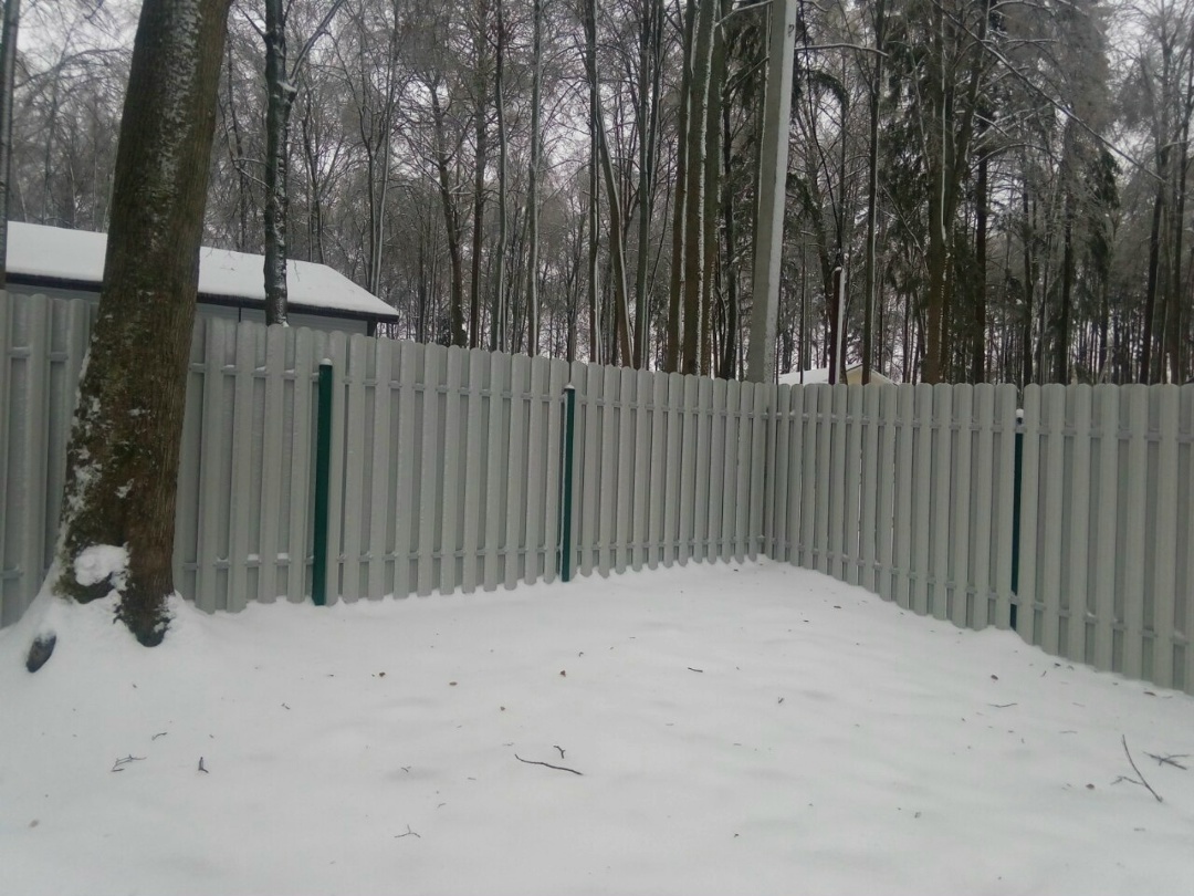 Установка заборов зимой