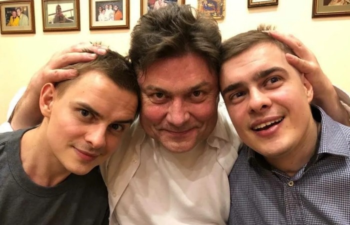 Сергей Белоголовцев с сыновьями.