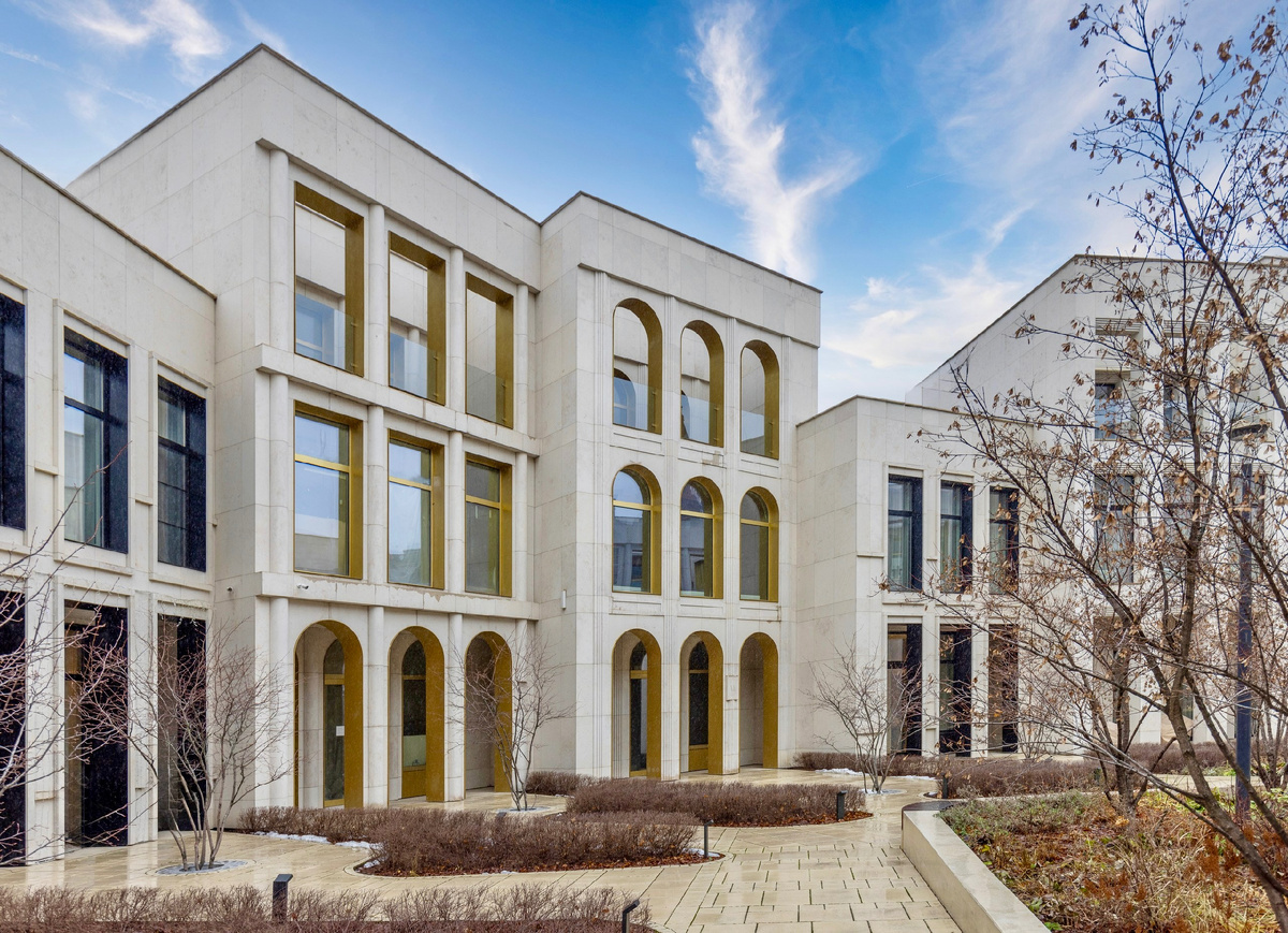 Cameo Moscow Villas: современная архитектура с нотками итальянской классики: лаконичность, ритм колонн, арочные окна, природные материалы