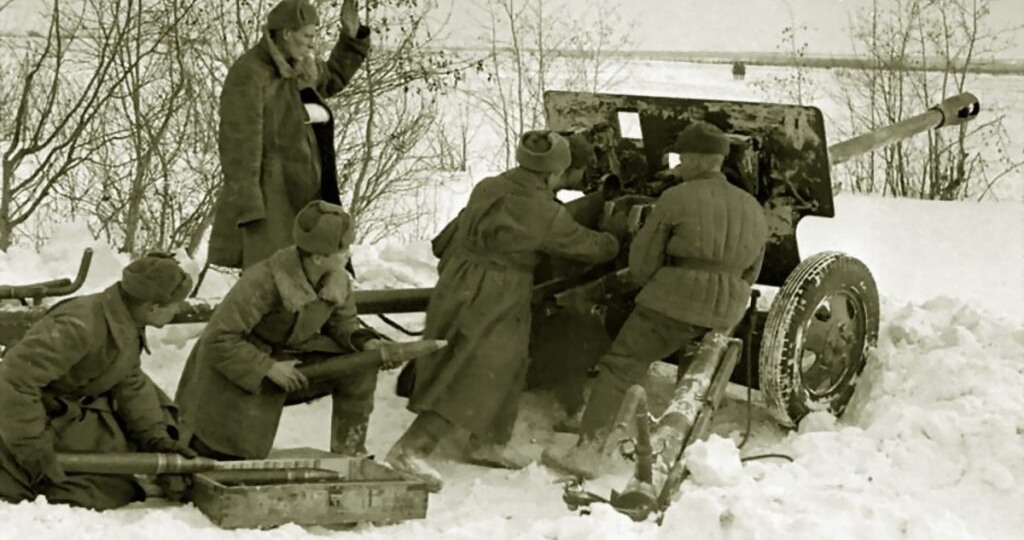 Дерзкая вылазка артиллеристов на аэродром. По самолетам били прямой наводкой