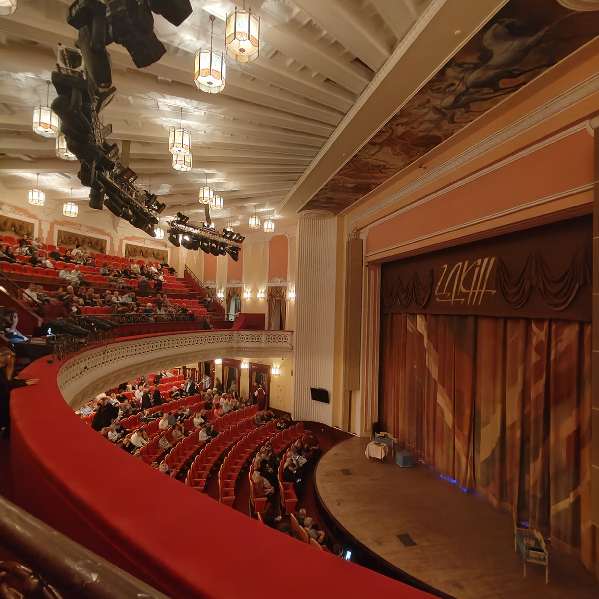 Зал ЦДКЖ (фото автора)