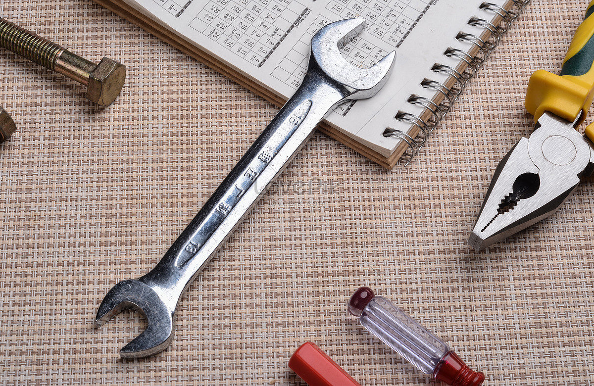 Источник https://ru.lovepik.com/image-501156038/wrench.html.