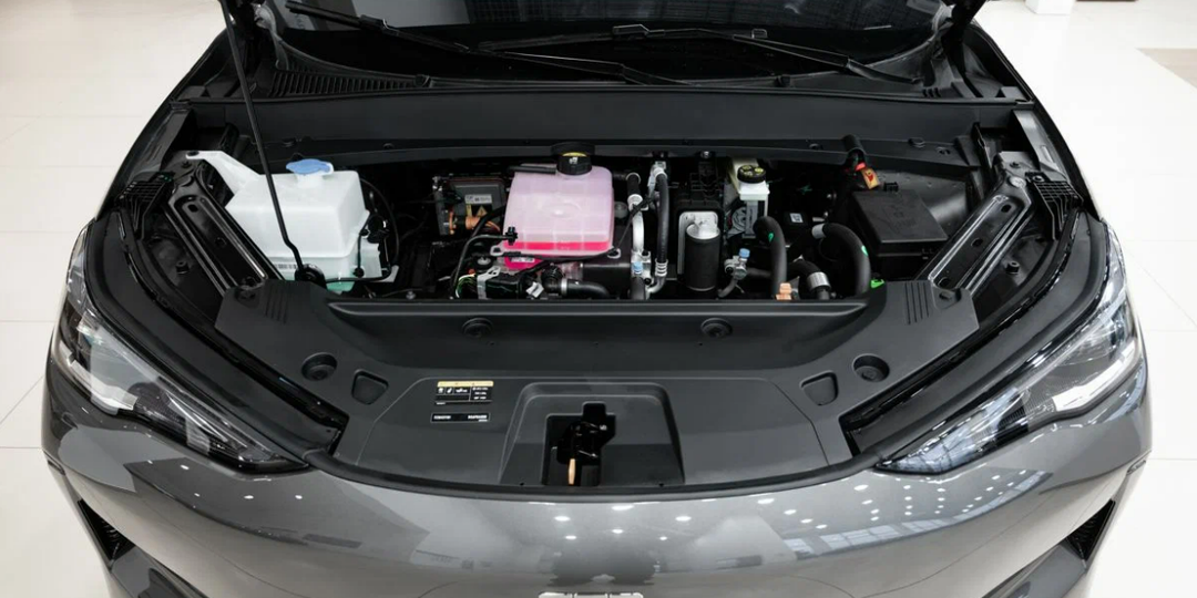 Единственный новый кроссовер в РФ с ресурсом двигателя 1 000 000 км. Обзор самого надёжного авто.