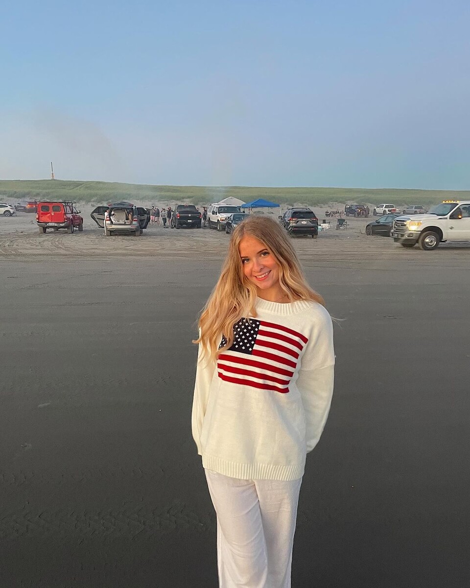 Хочешь держать в узде эту американочку? Тогда учи инглиш! Источник: https://i.pinimg.com/1200x/fe/65/dc/fe65dcf8564c80e361f789fd3253bec9.jpg