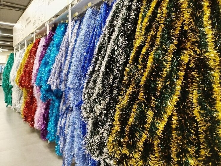     елочная мишура опасна для кошек и собак. фото: архив МК в Великом Новгороде