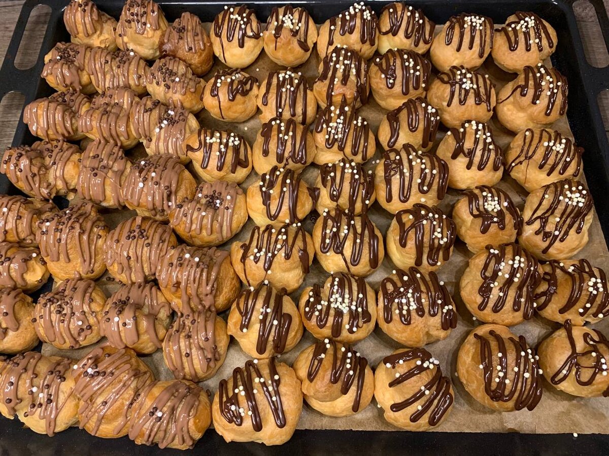 Готовые профитроли с заварным кремом