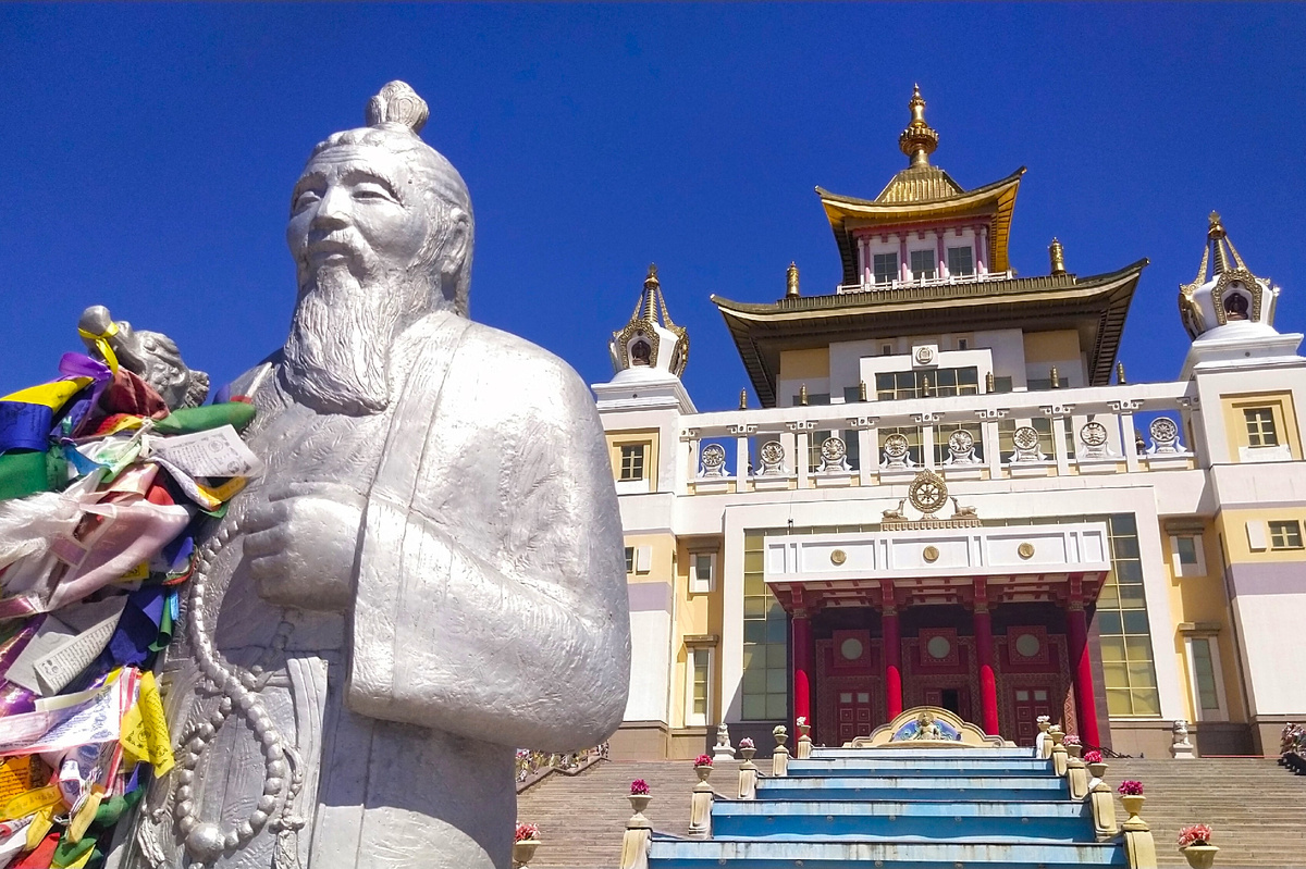 Нет, это не Китай. Это Элиста. Фото автора