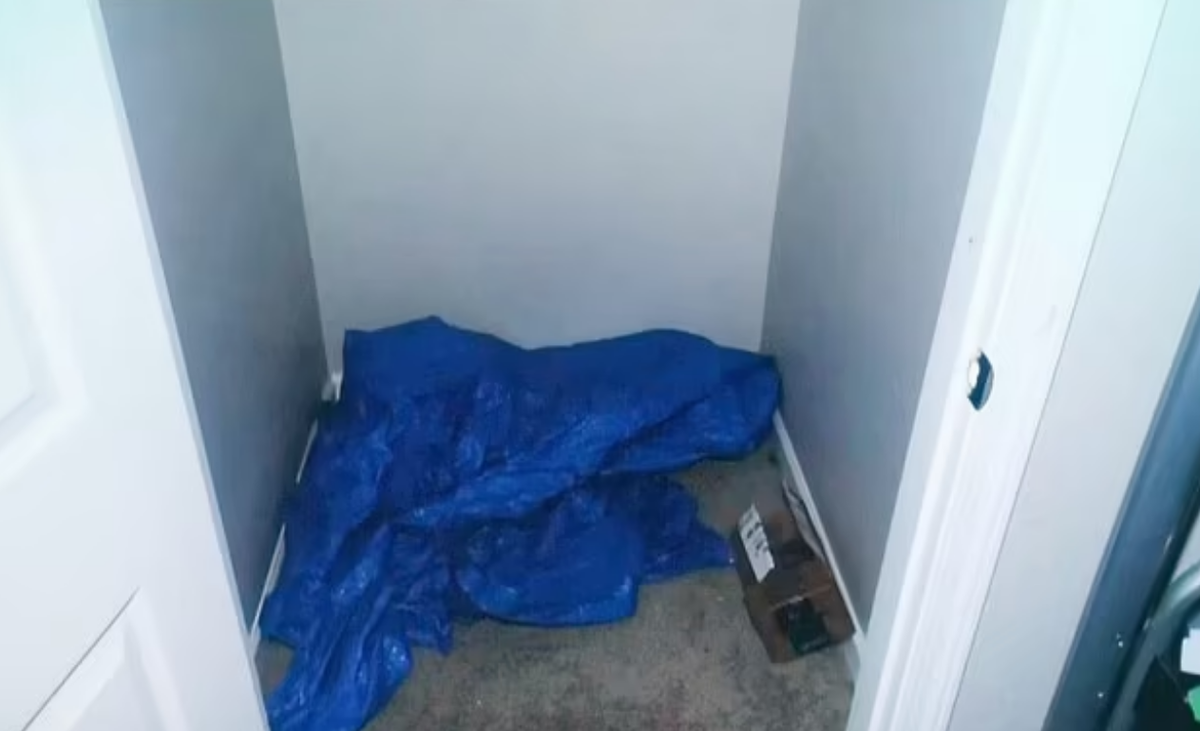 Фотография шкафа, в котором держали Тимоти