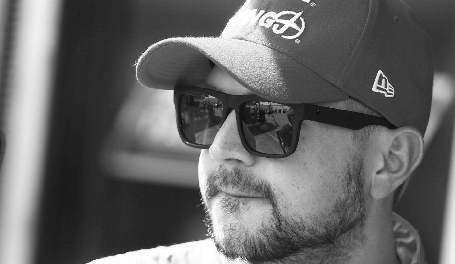 Всего лишь 39 лет: ушел из жизни экс-гонщик NASCAR