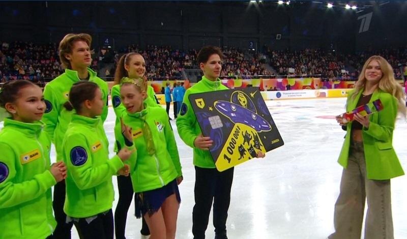     Зелёные. Команда Александры Трусовой — победитель Кубка Первого канала среди юниоров. Скриншот — с видео Первого канала Фотография взята из открытых источников.