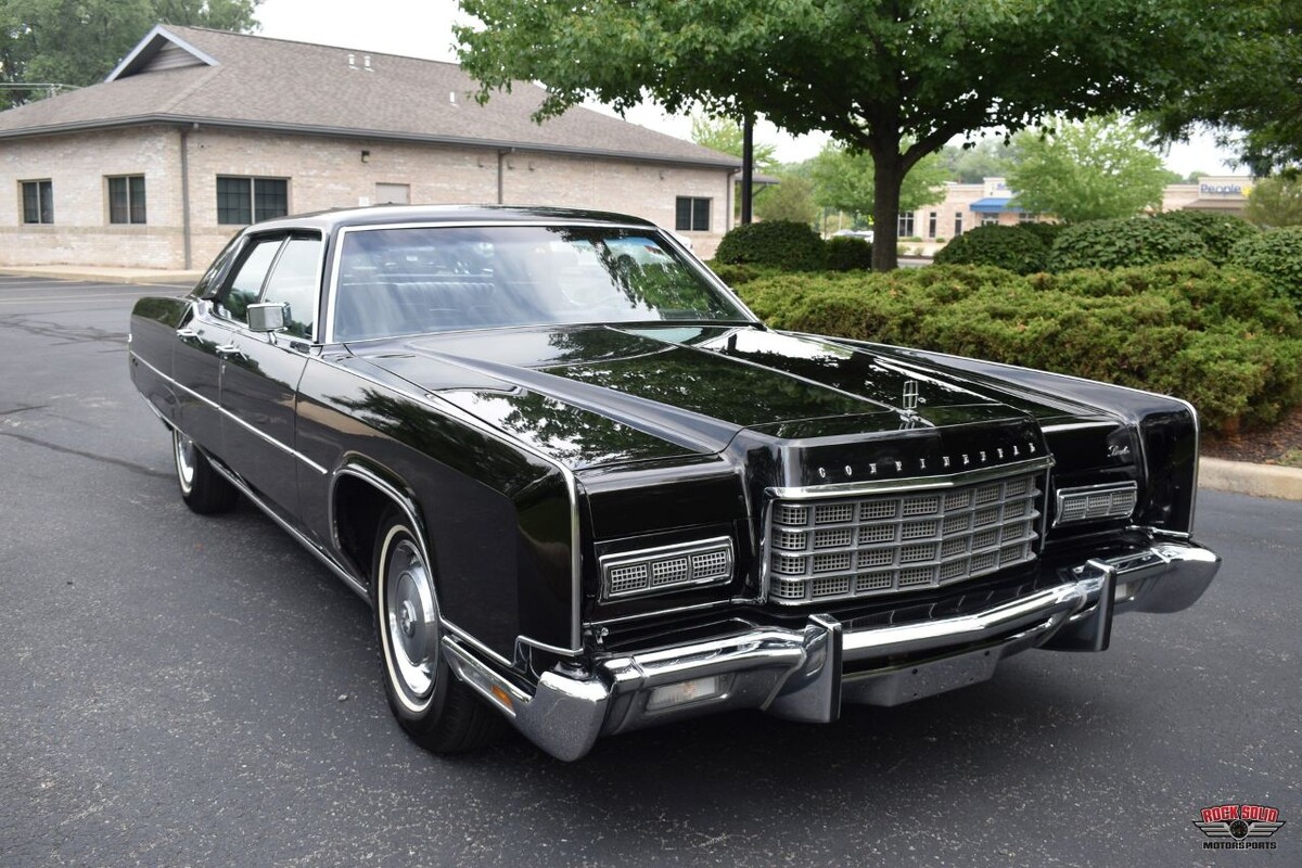 Авто 1973г - другая решетка и накладки на "слепых" фарах.