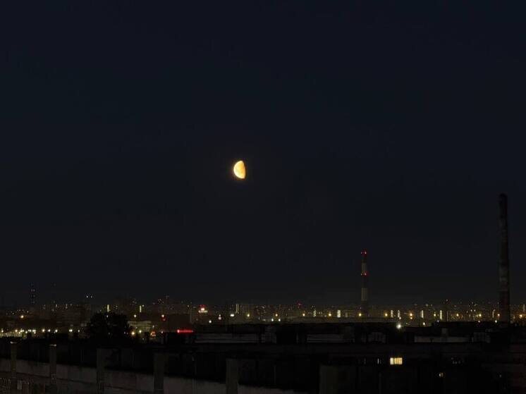     Согласно легенде, после смерти его поместили на небо. Фото из архива "МК в Питере"