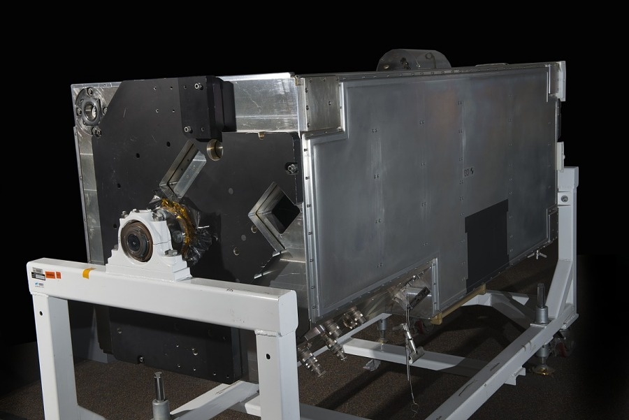 Внешний вид модуля COSTAR в лабораторных условиях. Этот модуль был размером с телефонную будку и заменил один из оригинальных научных инструментов "Хаббла" (High Speed Photometer). Источник: NASA / National Air and Space Museum