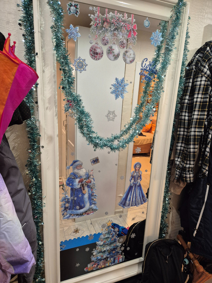 Такое зеркало в коридоре волшебное получилось.