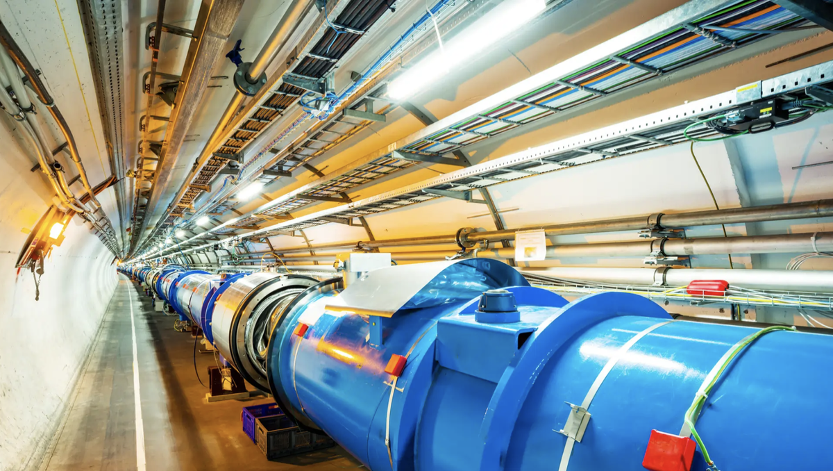 Большой адронный коллайдер (БАК)