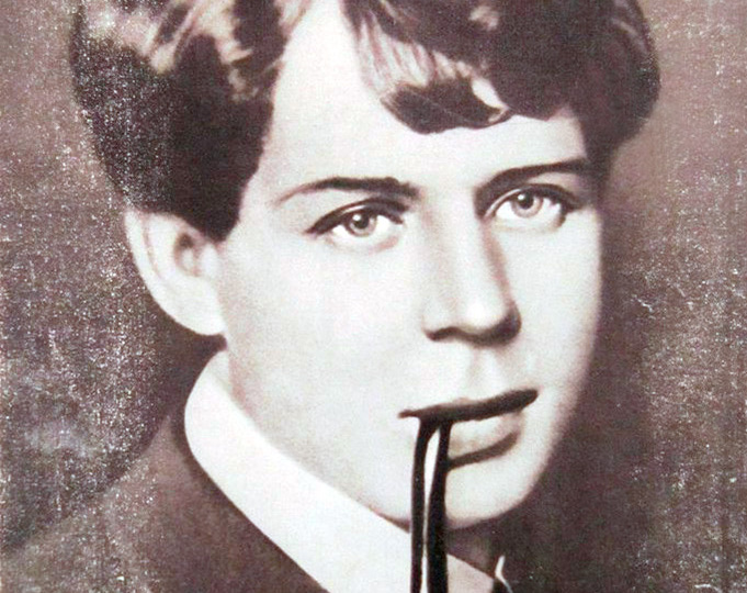 В этой жизни умирать не ново, убили ли Есенина в «Англетере» или он сам написал прощание кровью?