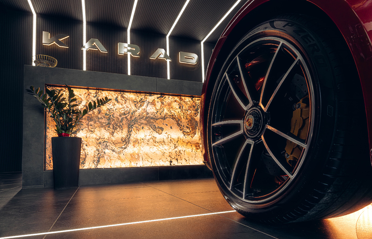 Зона приема автомобиля в KARAD Детейлинг в Москве 