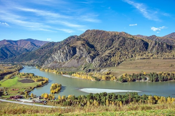 И путь всё уже давно известно и даже обустроено,. Всё равно захватывает дух ...   

Осень, Алтай, Чемальский тракт, стрелы Сартакпая ...   

  
