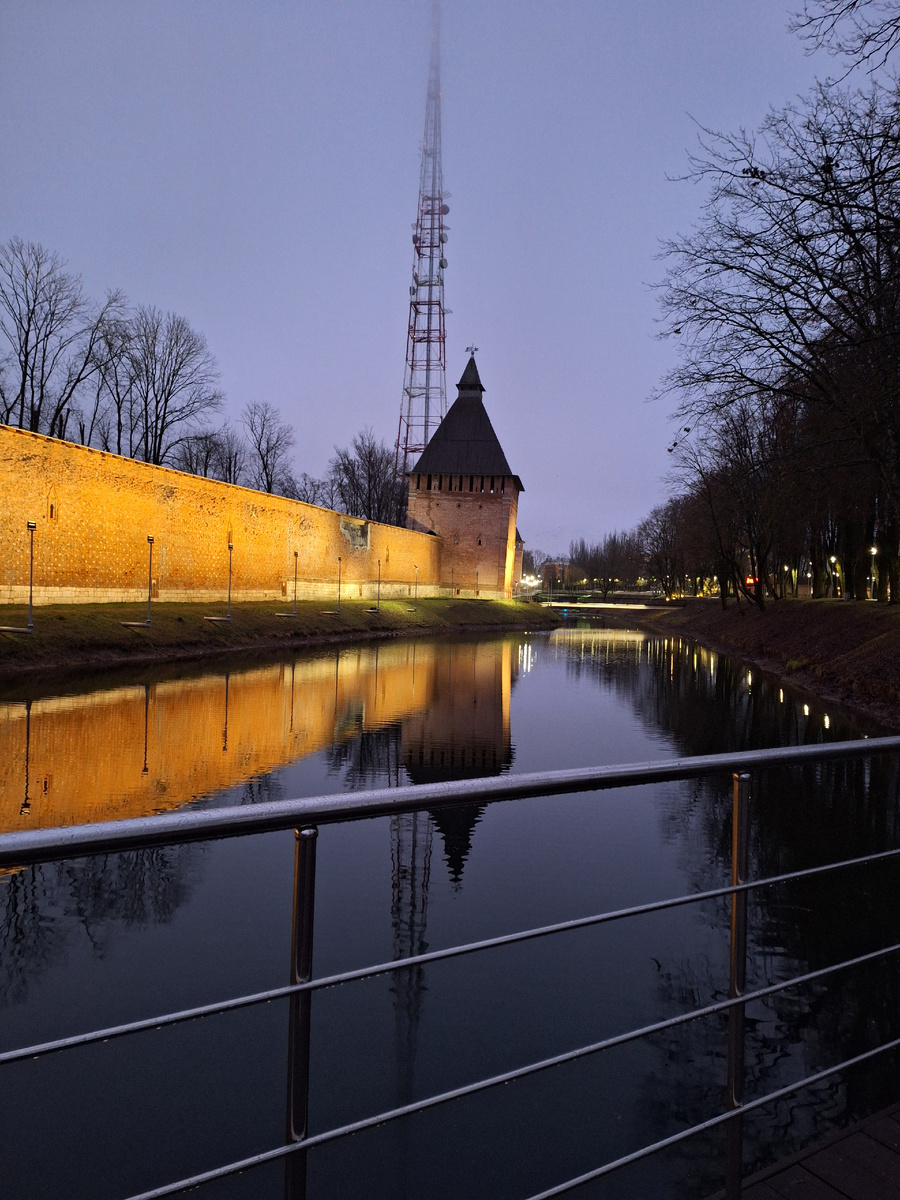 Крепостная стена в восемь часов утра