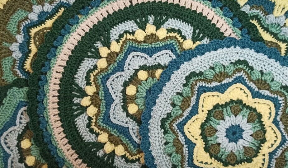 Теплая зимняя мандала крючком: вяжем вместе