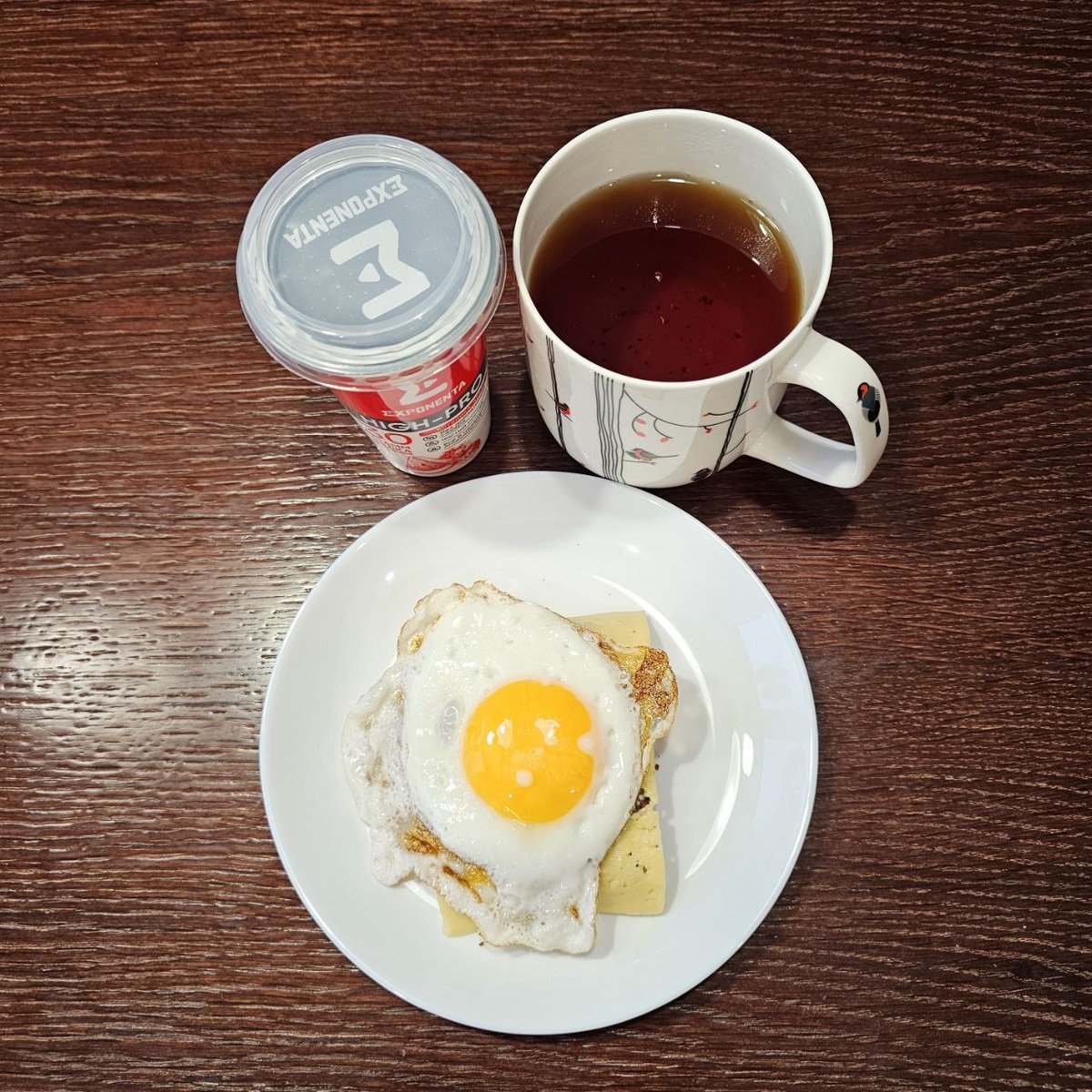 Скромный, потому что перед тренировкой. Небольшой по объему, чтоб обратно не лез.