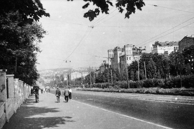    На бульваре Тараса Шевченка. Киев, УССР. 1942 год. Фото: Частная коллекция Артура Бондаря