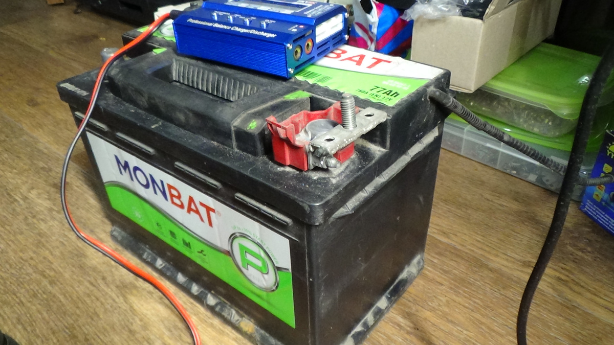 Заряжаем автомобильный АКБ