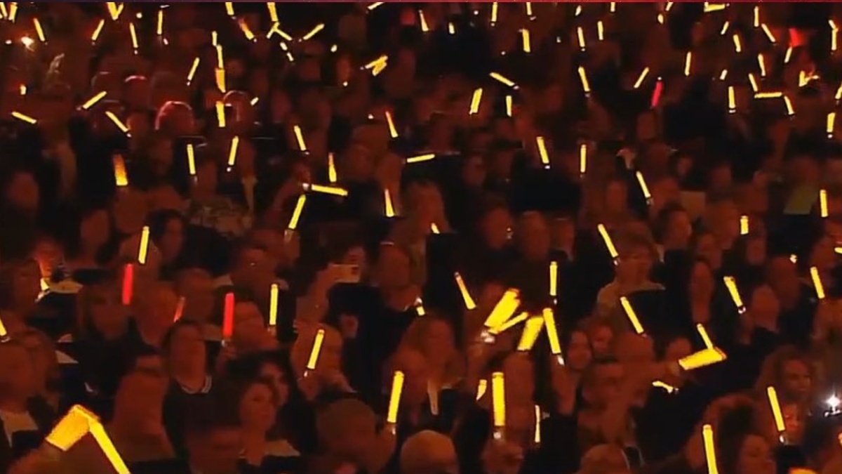 Голосовали электронными жезлами