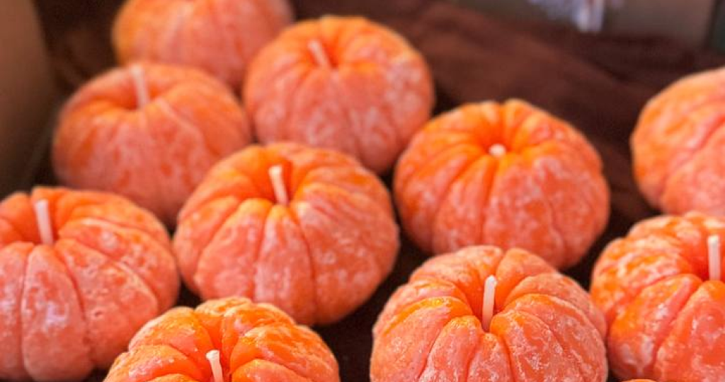 Что будет, если зажечь очищенную мандаринку?