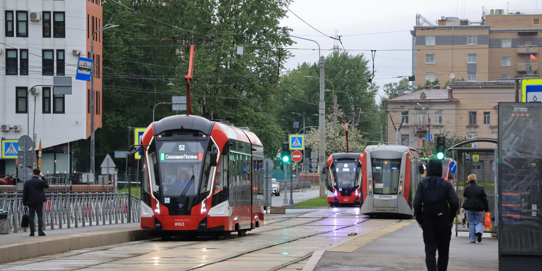 Облик петербургского трамвая сильно изменился: современные вагоны пришли на смену легендарным "ЛВС-86".